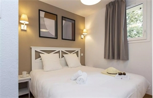 t2 à la vente -   24200  SARLAT LA CANEDA, surface 30 m2 vente t2 - UBI481822712
